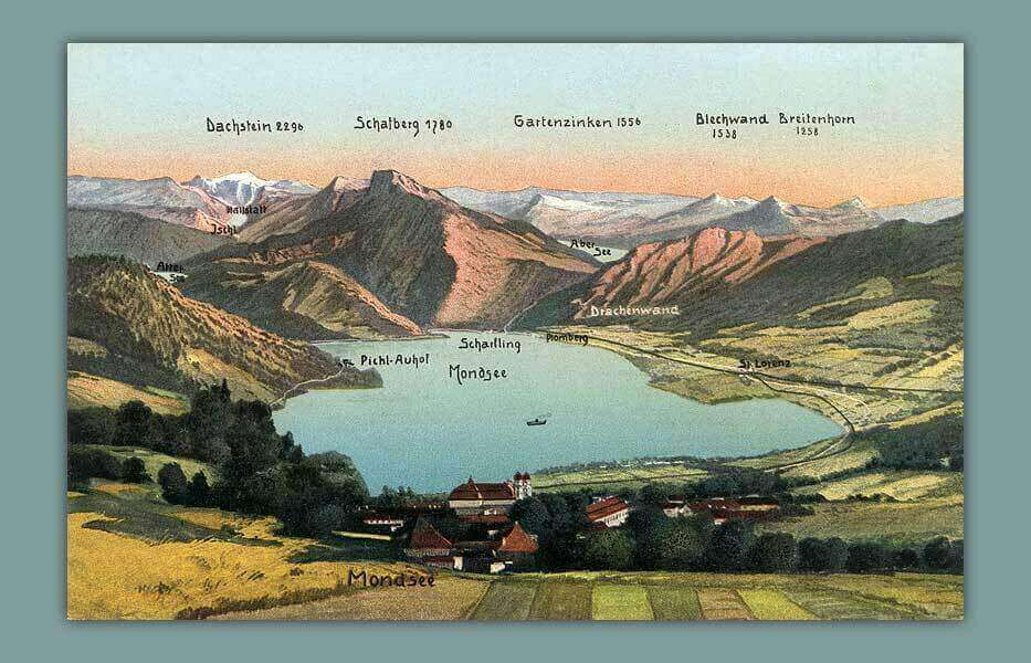 Der-Mondsee aus der Vogelschau. Historische Postkarte vom malerischen Mondsee in Österreich, umgeben von Bergen wie Schafberg und Drachenwand.