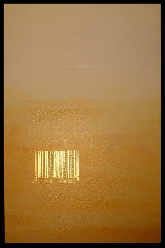 Golden Barcode auf matt-goldenem Hintergrund, minimalistisches Design, Kunstwerk.