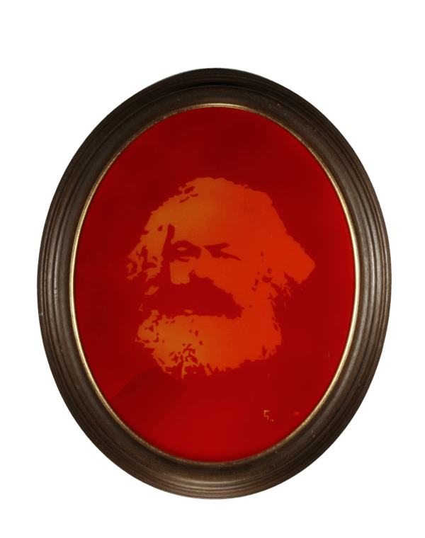 Roter Hintergrund mit Porträt im antiken Rahmen, modern interpretiert, Kunstwerk mit historischem Einfluss.