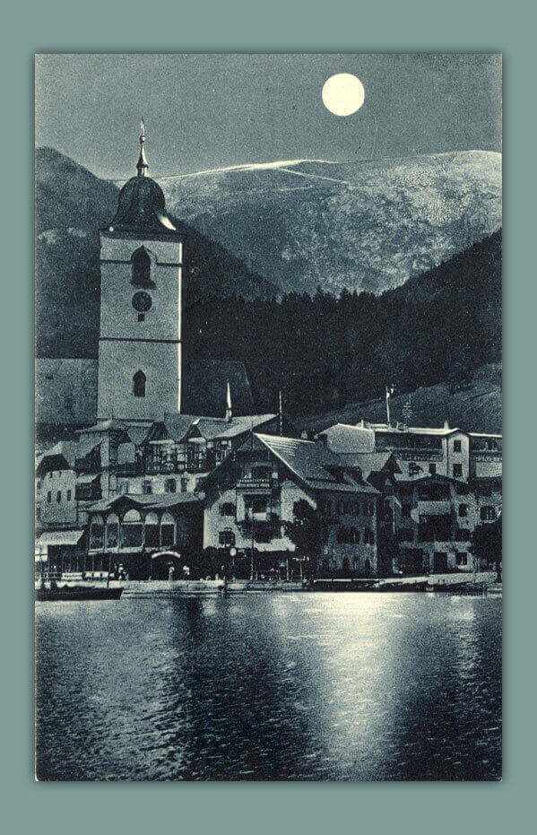 St.-Wolfgang-mit-dem-Schafberg-1780-m-Salzkammergut-Hotel-weisses-Roessl