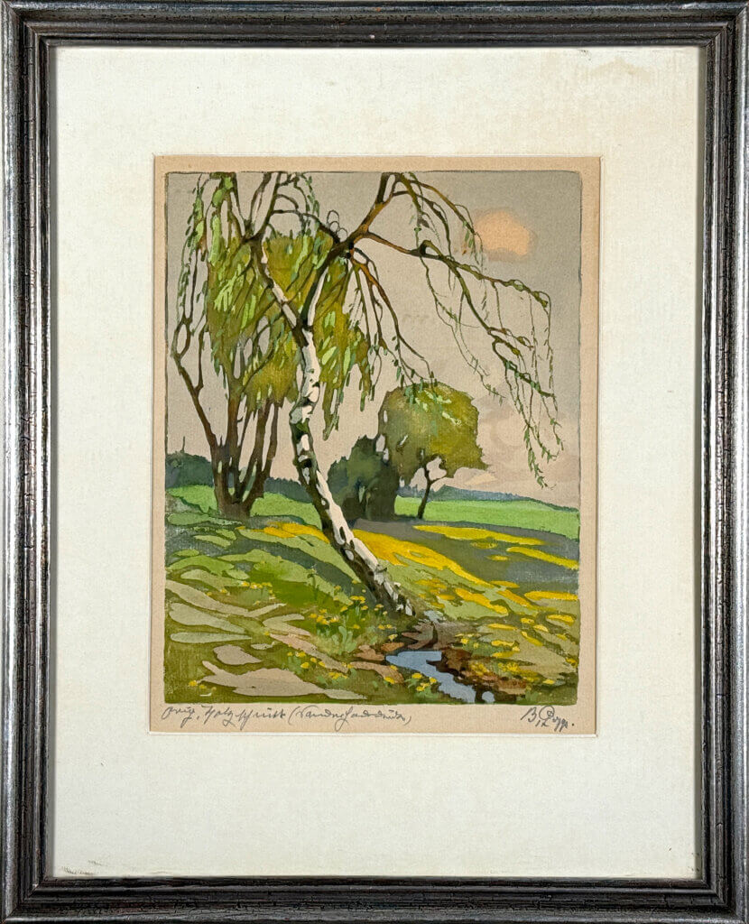 Gemälde einer idyllischen Frühlingslandschaft mit Birkenbaum und Bach auf einer blühenden Wiese, eingerahmt.